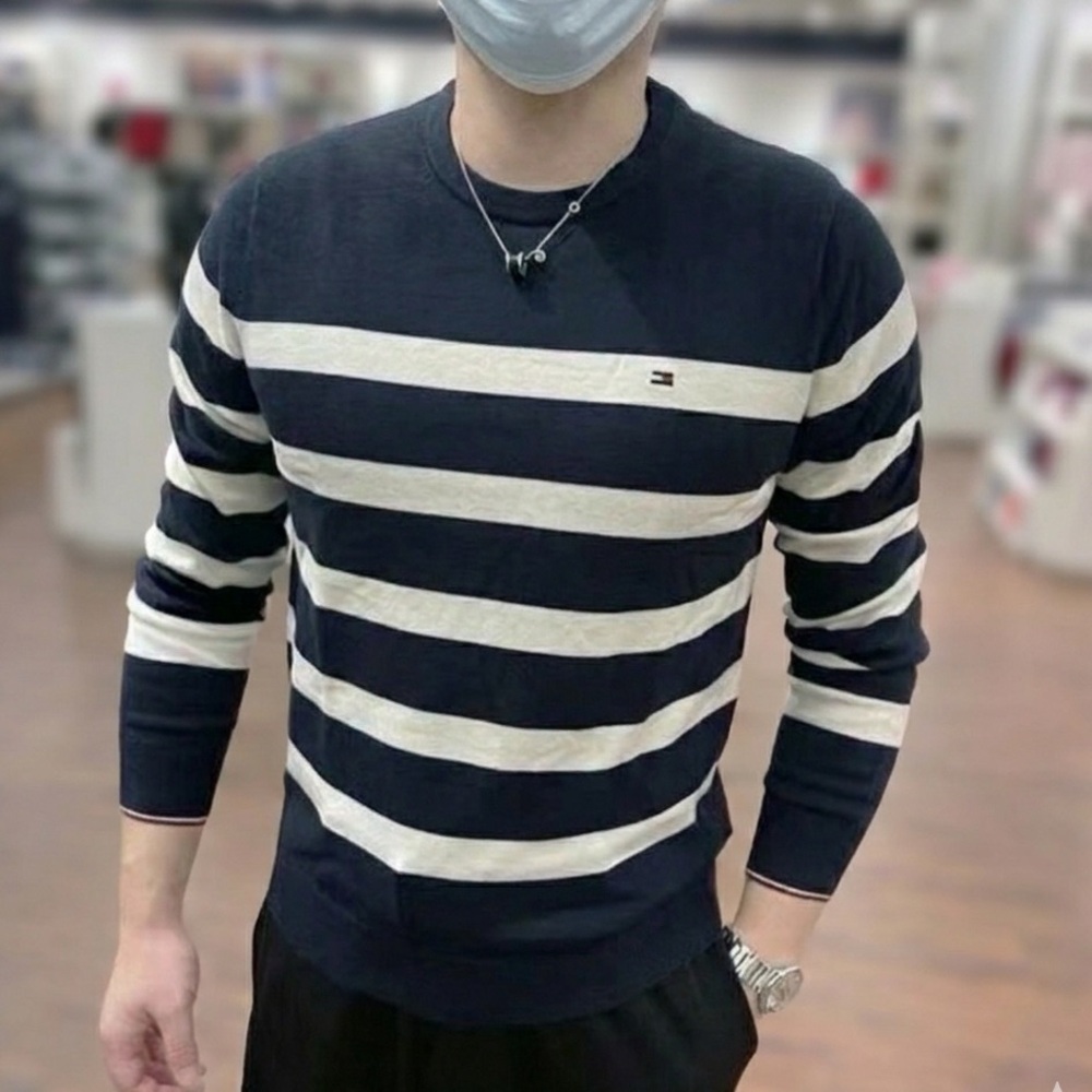 NWT Tommy Hilfiger Midnight Navy And White Striped Crewneck Knit Sweater Size L